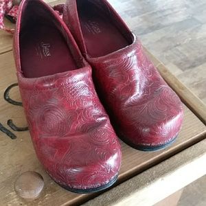 Red pattern slip on!